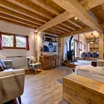 Tiki - Hot Tub & Sauna Chalet