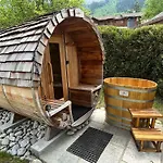 Tiki - Hot Tub & Sauna Chalet *