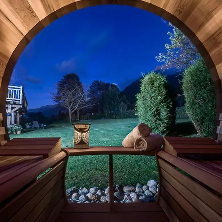Tiki - Hot Tub & Sauna 霞慕尼