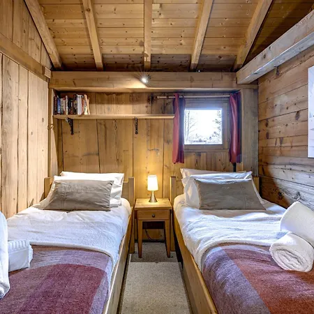 Tiki - Hot Tub & Sauna 木屋