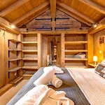 Tiki - Hot Tub & Sauna Шале *