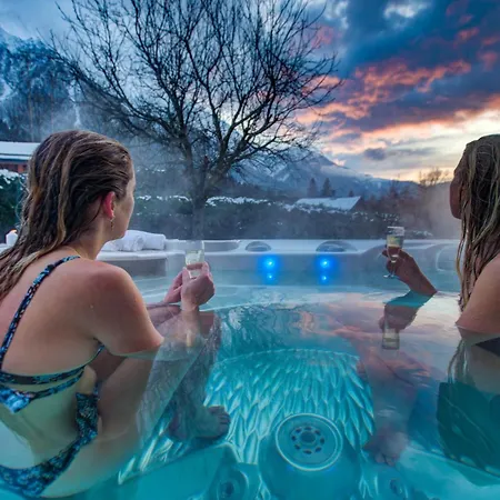 Tiki - Hot Tub & Sauna *